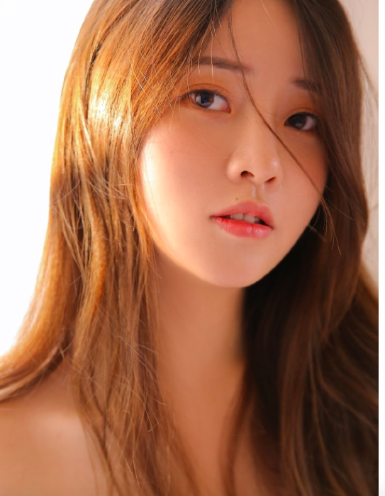 长发少女私房诱惑甜美迷人写真图片